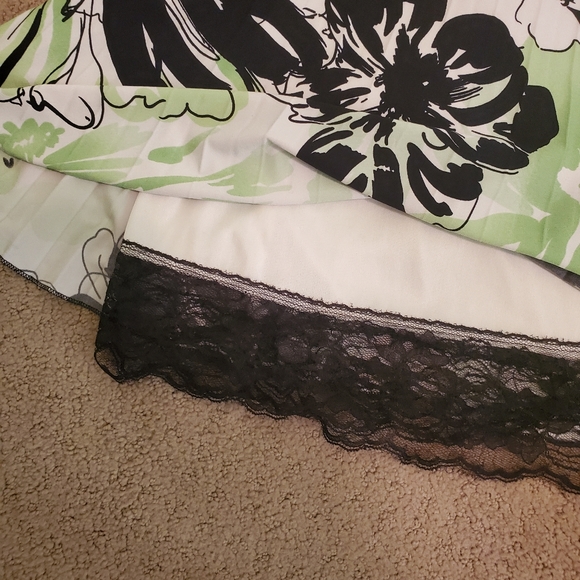 Women's M Green and Black Flower Flowy Dress - Picture 3 of 4